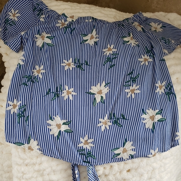 Staccato Blouse Blue & Ivory flowers with ties for synching  Soft/Rayon NWOT - Picture 4 of 16